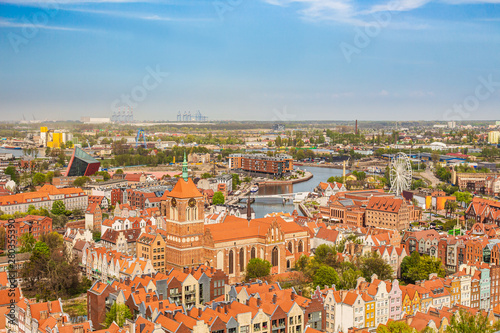 Gdańsk krajobraz miasta z widocznym Muzeum II Wojny Światowej. Widok z wieży Bazyliki.