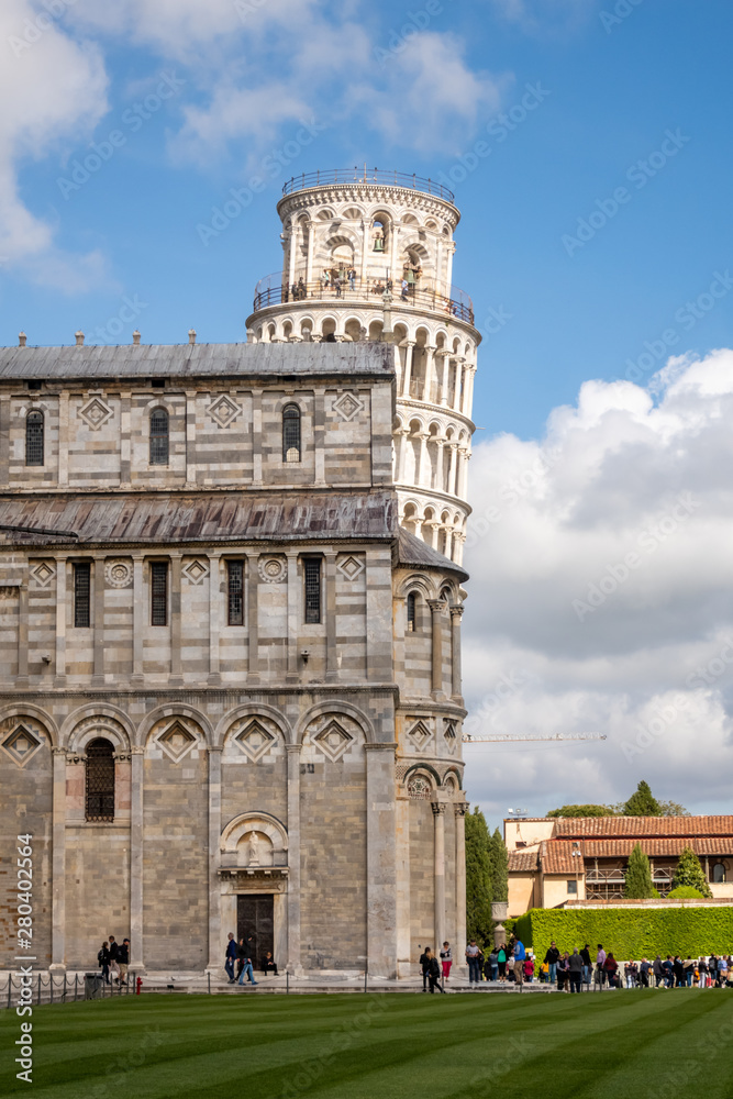 Duomo (cathedral) and Leaning Tower. Piazza dei Miracoli (Square of Miracles), Pisa, Tuscany, Italy. Iconic UNESCO World Heritage site.