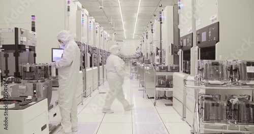 Clean room manufacturing of silicon wafers for the semiconductors industry