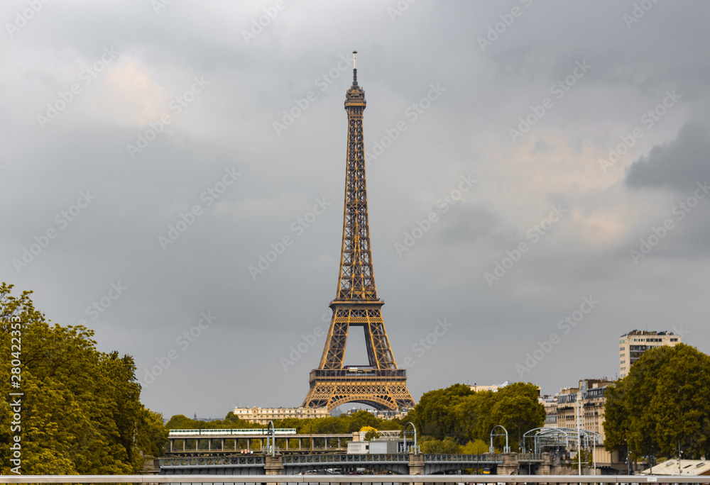 Fototapeta premium wieża eiffla w paryżu
