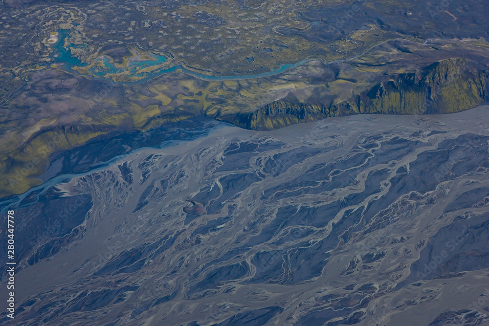 Fototapeta premium Diseños fluviales. Deshielo glaciar. Glaciar Vatanajökull. Sur de Islandia.