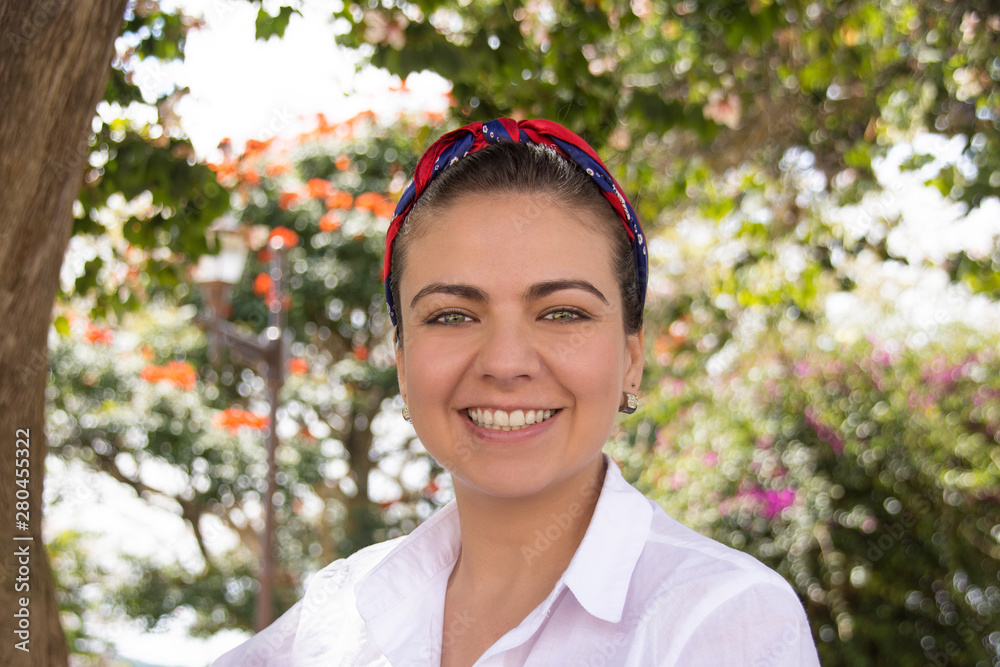 Mujer sonriendo Mujer sonriendo