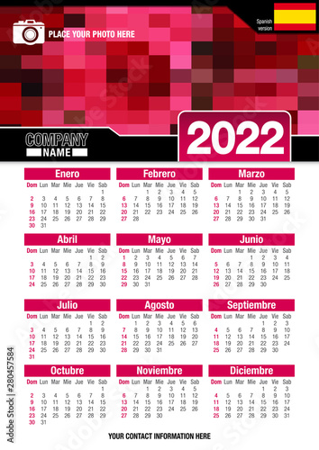 Useful wall calendar 2022 with design of red colors mosaic. Format A4 vertical. Size: 210mm x 297mm. Spanish version photo