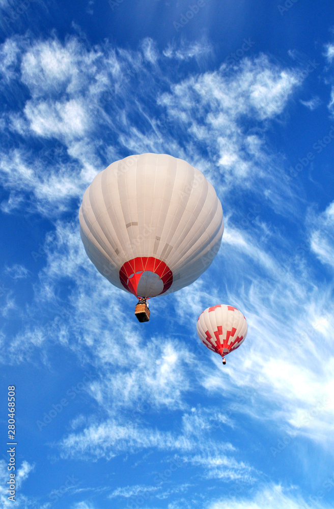 Naklejka premium on top of the balloons, inflate and float in the air