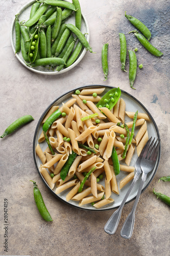 Spring penne with asparagus and green pea