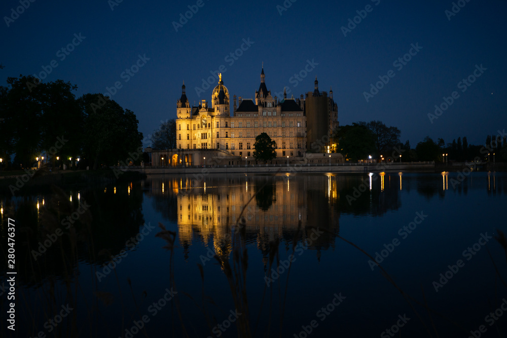 Schloss Schwerin zu blauen Stunde