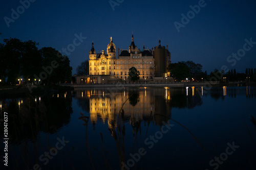 Schloss Schwerin zu blauen Stunde