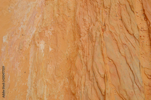 砂岩背景（ピンク、黄色、オレンジ）