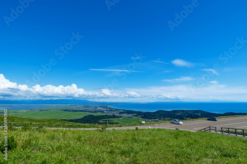 【秋田県男鹿半島】男鹿半島寒風山から見た八郎潟干拓地の水田と日本海