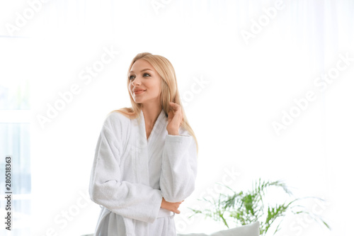 Morning of young woman in b...