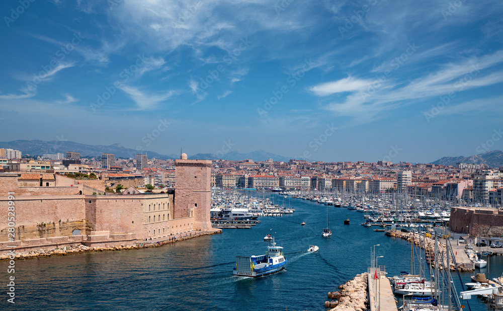Fototapeta premium Panorama view of Marseille city