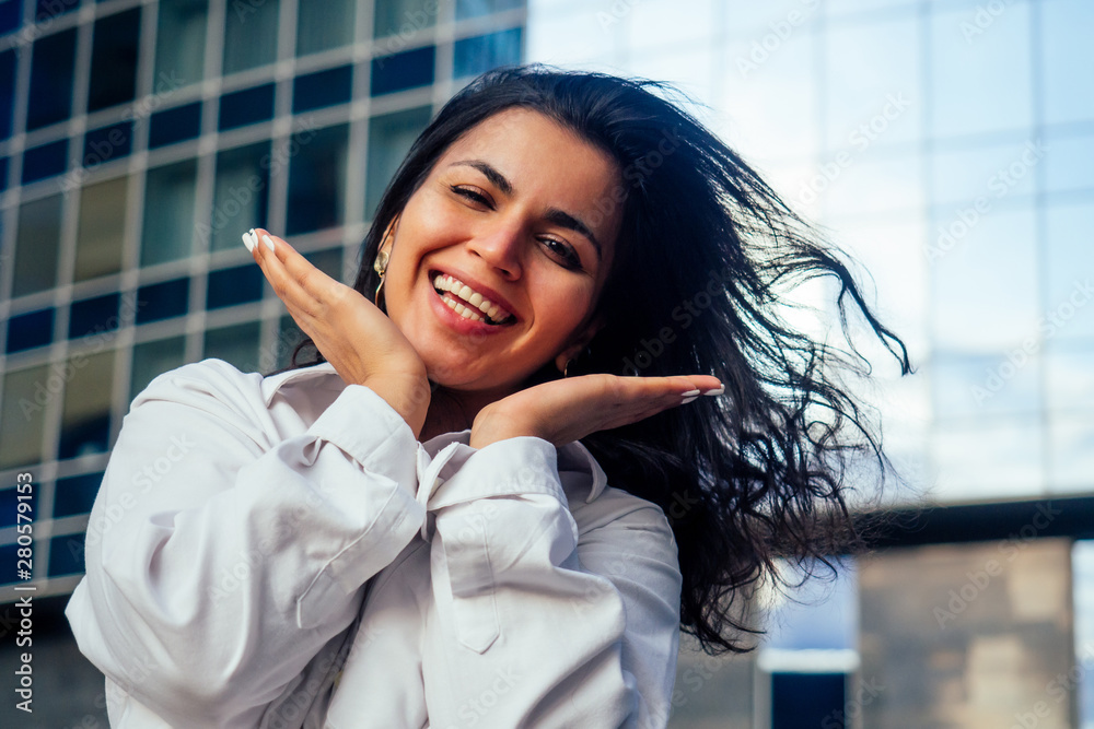 Fototapeta premium beautiful india girl making selfie on the background of the business center Moscow sity