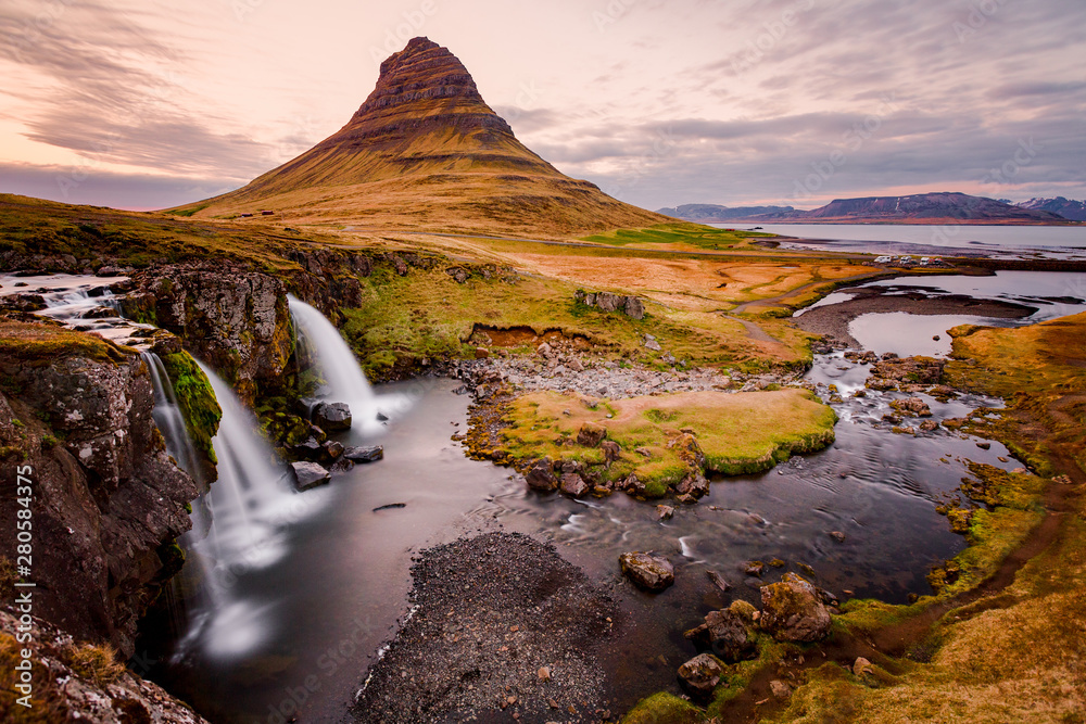 Kirjufellsfoss waterfall in front of Kirkjufell (arrow-shaped mountain)