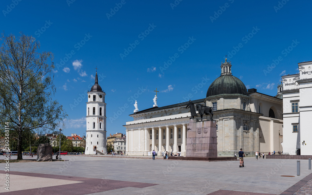 Vilnius – Kathedrale Sankt Stanislaus mit Glockenturm