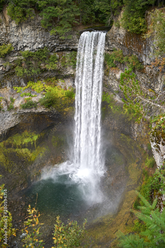 Obraz premium Whistler Brandywine Falls British Columbia. Spectacular Brandywine Falls near Whistler, British Columbia, Canada.