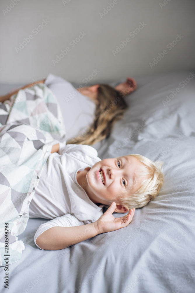 girl in bed
girl in bed