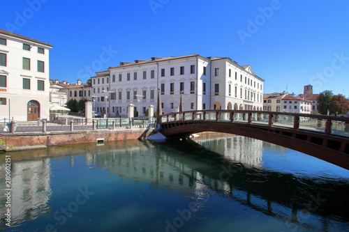 palazzi storici a treviso con ponte e fiume in italia, historic buildings in Treviso with bridge and river in Italy