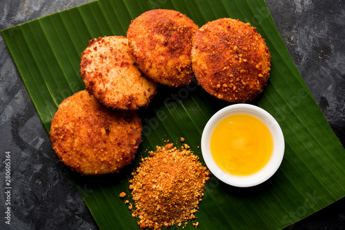 Podi idli is a quick and easy snack made with leftover idly. served with sambar and coconut chutney. selective focus