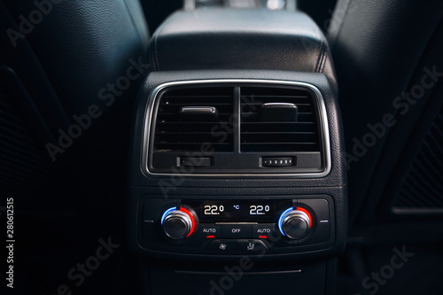 Car rear air conditioning control © Moose