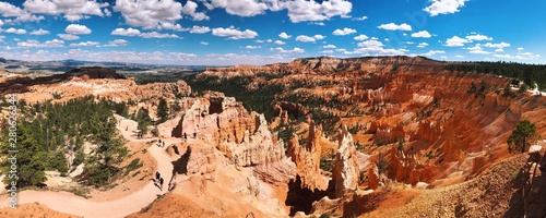 hiking trail in bryce canyon