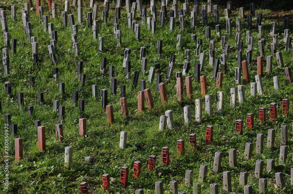 Obraz premium unknown dead people's gravestones