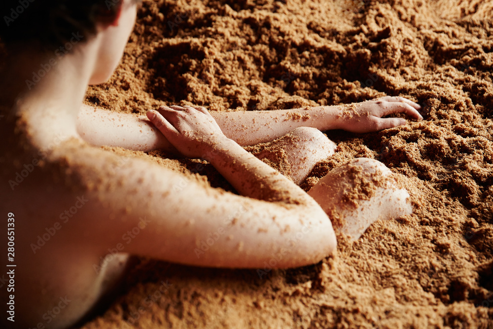 © Trinette Reed/Stocksy - Woman soaking and exfoliating her skin in fermented Japanese cedar enzyme bath © Trinette Reed/Stocksy - Woman soaking and exfoliating her skin in fermented Japanese cedar enzyme bath