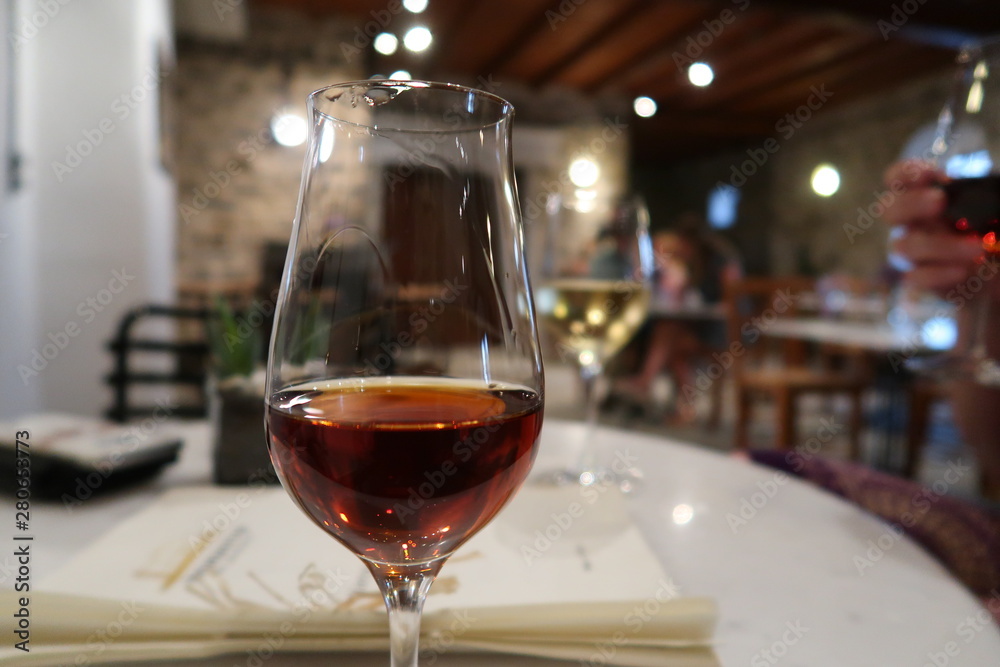 Naklejka premium Weinprobein Griechenland
