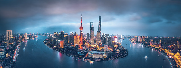 Papier peint photo Shanghai Shanghai illuminée la nuit  © powerstock
