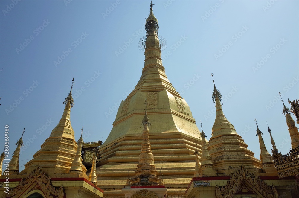 Fototapeta premium Sule paya in Yangon Myanmar