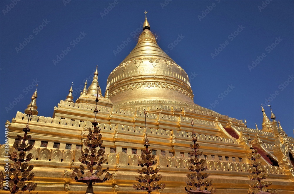 Fototapeta premium Shwe zyi gon paya in Bagan