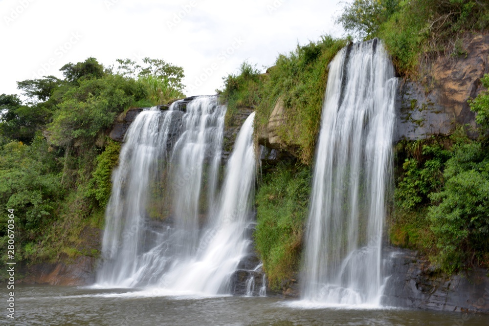 Naklejka premium Wodospad