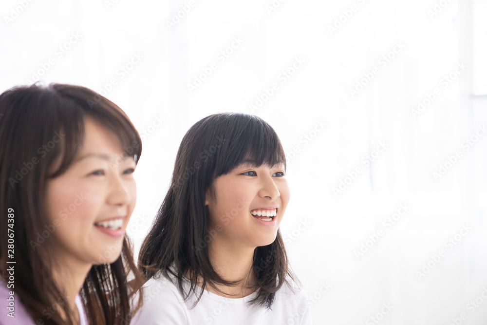 リラックスする親子 リラックスする親子