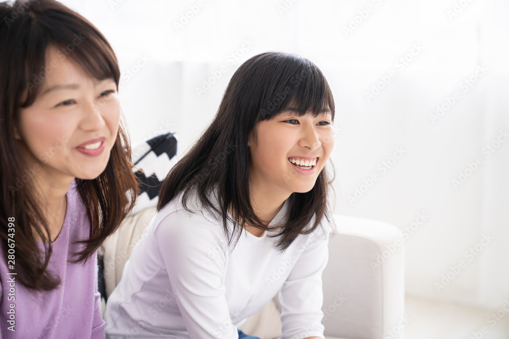 リラックスする親子 リラックスする親子