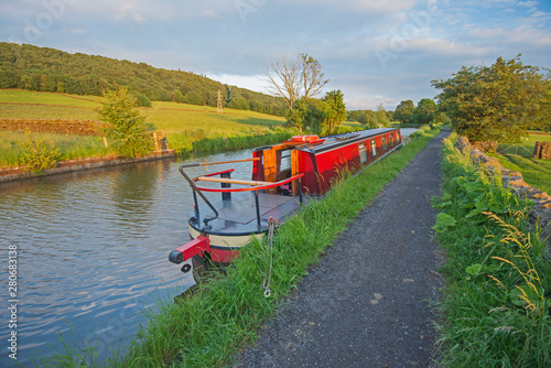 Schilderij op canvas Narrowboat moored on a British canal in rural setting