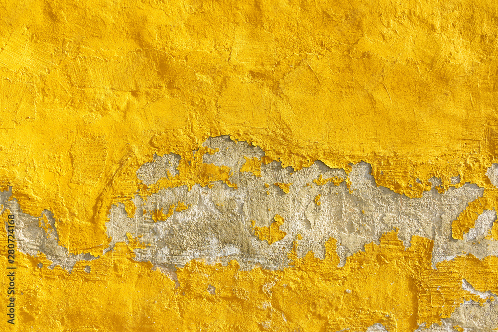 Naklejka premium Old weathered painted yellow color peeling wall grunge background