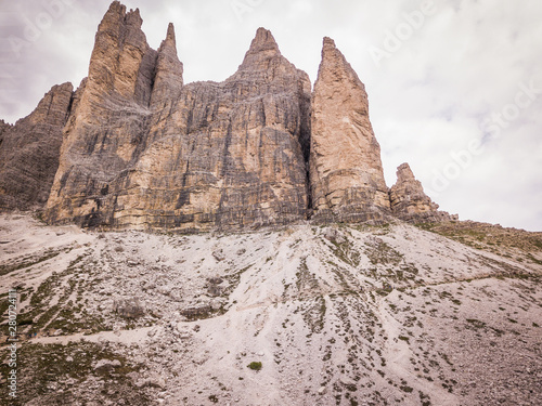 Vista panoramiche delle 3 cime di laveredo sulle dolomiti photo