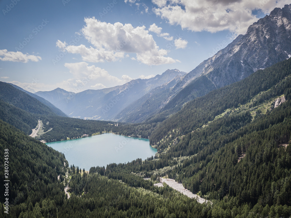 vista aerea del lago di Anterselva sulle dolomiti vista aerea del lago di Anterselva sulle dolomiti