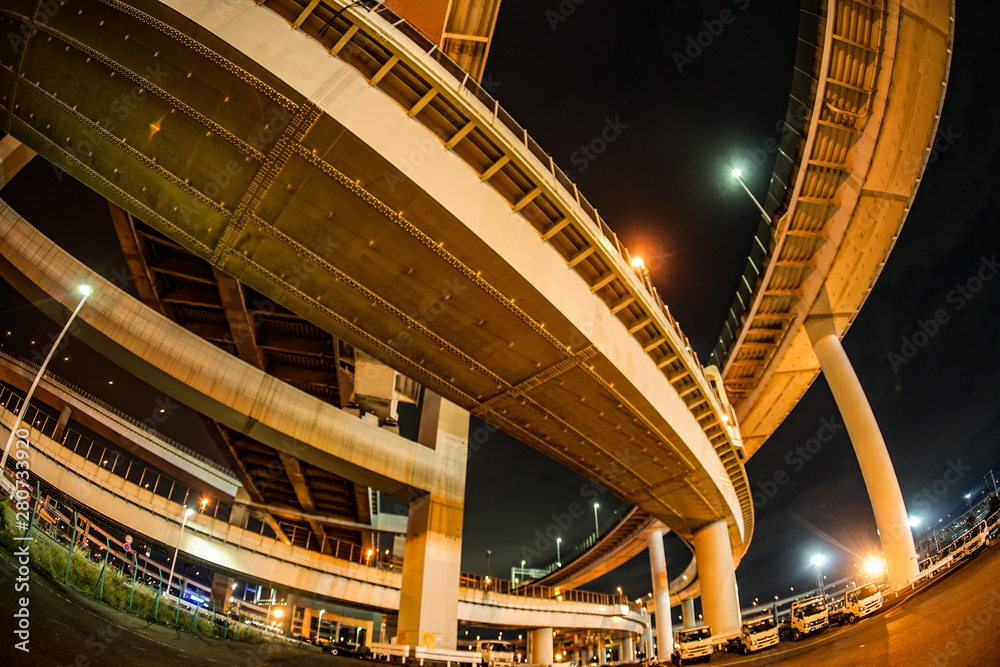 Fototapeta premium 首都高速湾岸線・大黒ジャンクション（横浜市鶴見区）
