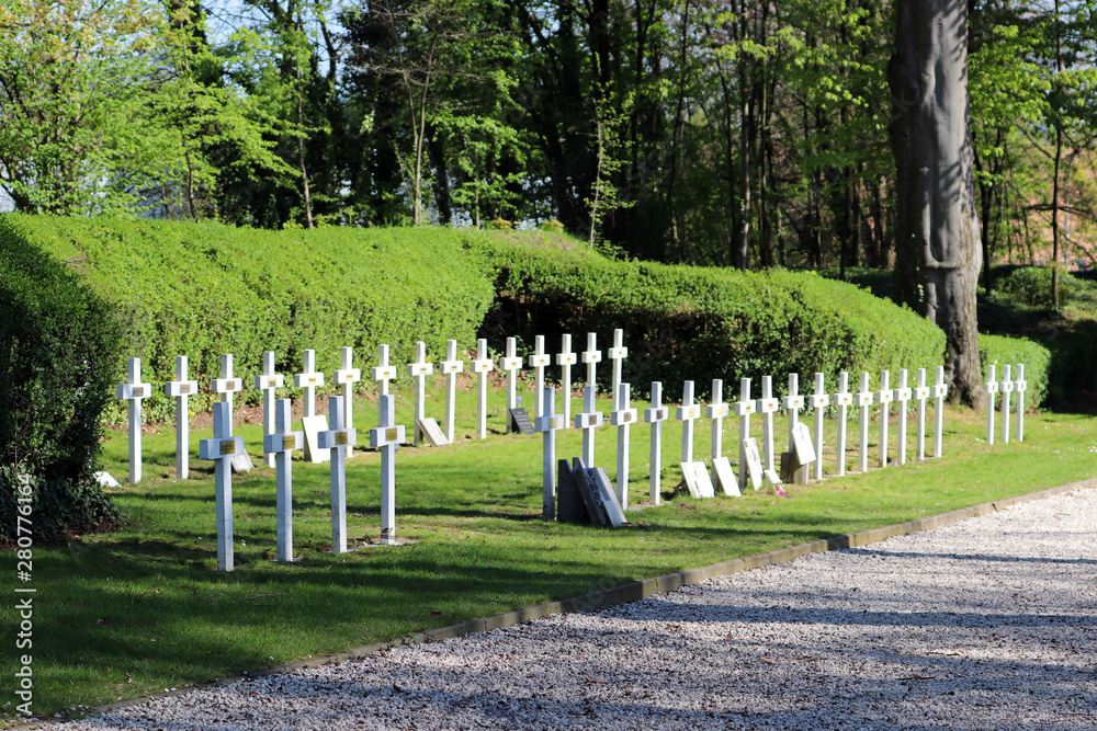 Dans les cimetières militaires belges