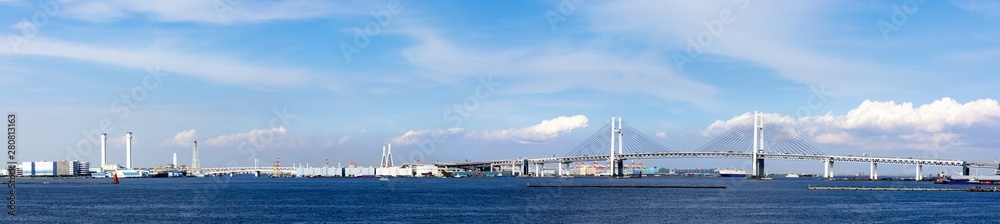 (神奈川県ｰ風景パノラマ)青空の下の横浜ベイブリッジ２