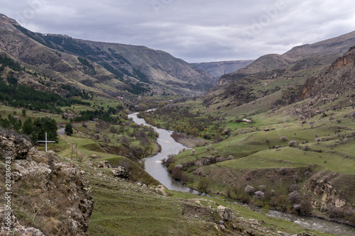 View of the valley of the Kura River in Georgia © tilpich