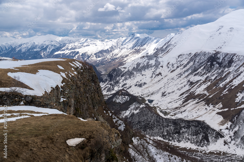 Obraz premium Snow-capped peaks of the Caucasus Mountains, Georgia