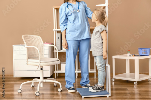 Female nurse measuring heig...