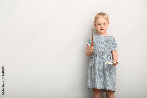 Little girl with palette an...
