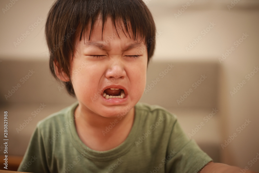 泣く男の子 泣く男の子