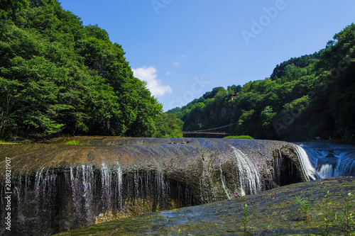東洋のナイアガラの別名を持つ吹割の滝