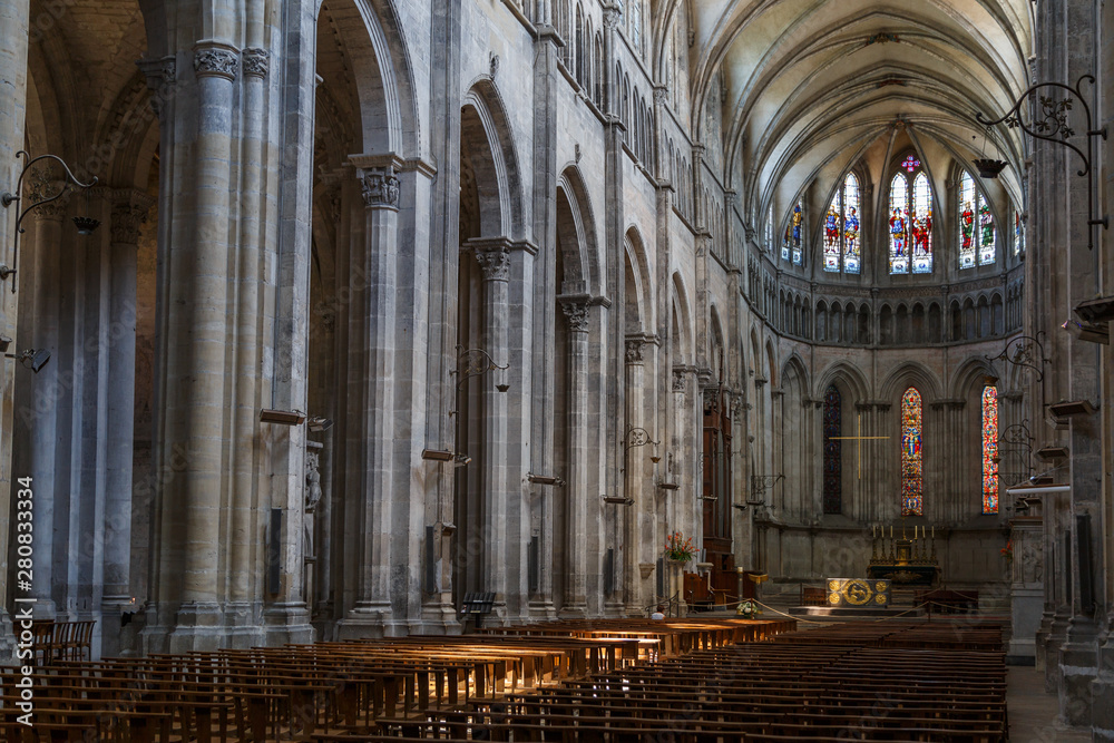 Fototapeta premium VIENNE / FRANCE - JULY 2015: Gothic Cathedral church interior in the historic centre of Vienne, France