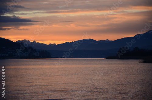 tramonto sul lago