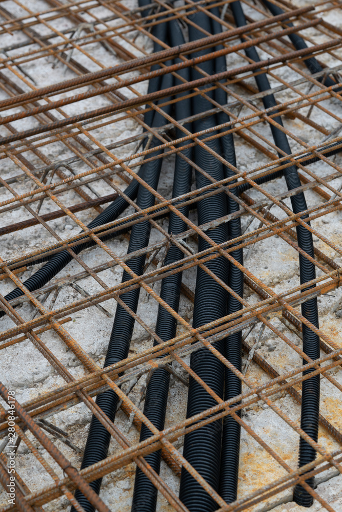 Obraz premium Zulage Eisen und Körbe für Neubau