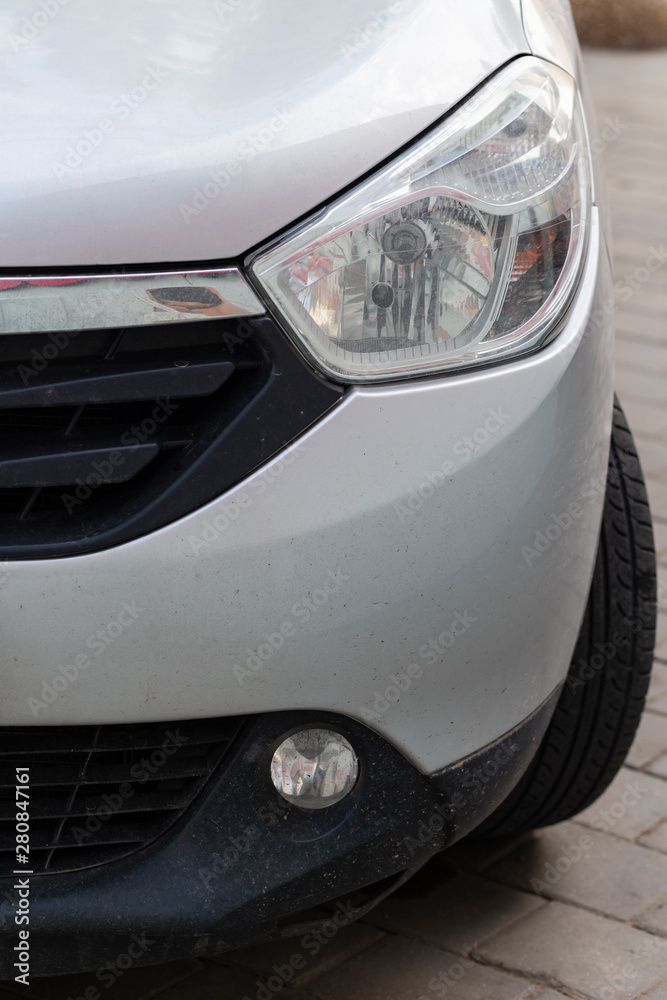 Leftist front wheel and headlight. Replicas of Russian cars. Halogen lighting at the white car. Leftist front wheel and headlight. Replicas of Russian cars. Halogen lighting at the white car.